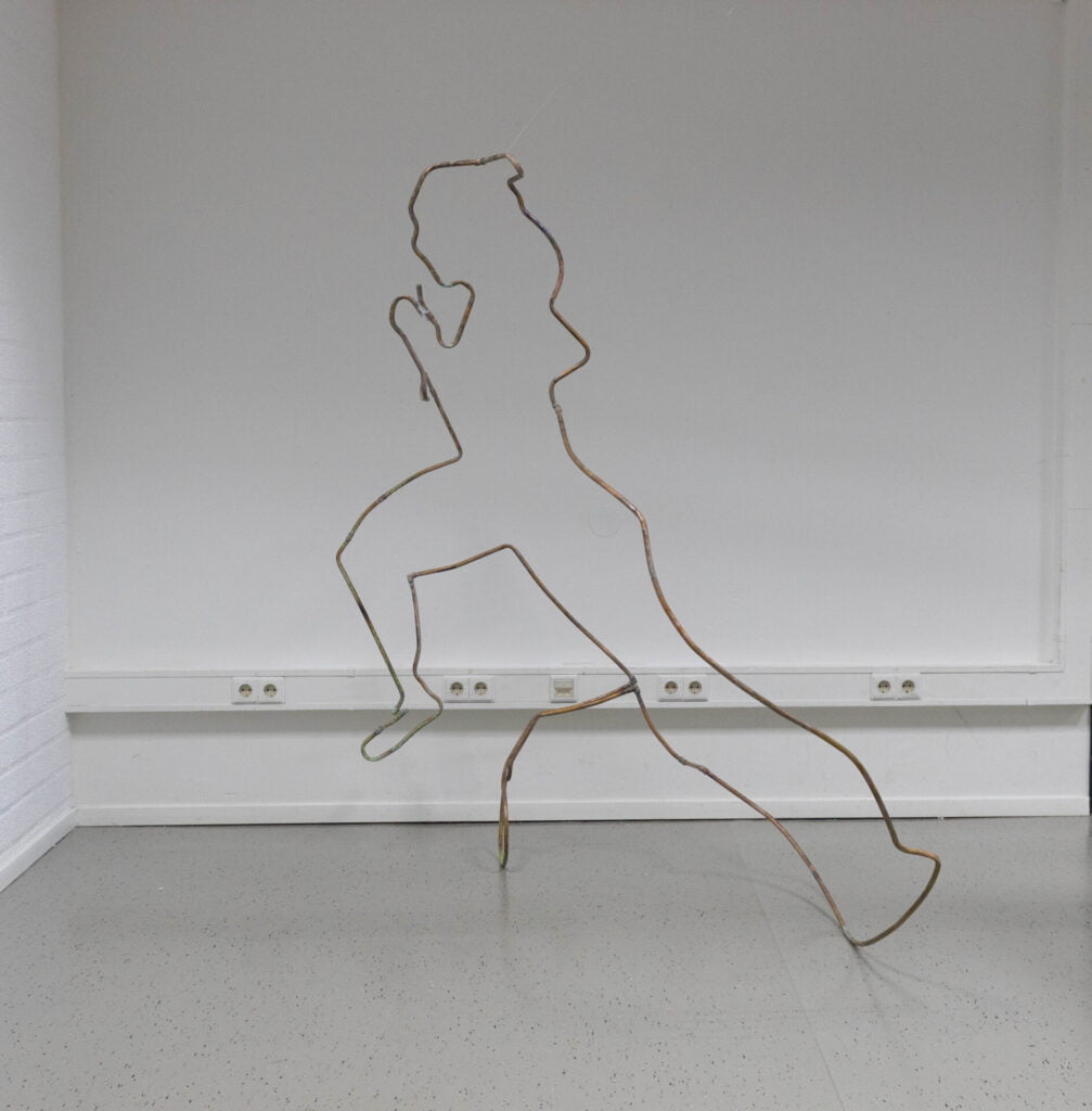 DG2A7101 Prototype of New Perspective made of copper tubing, the current view angle shows a running woman.